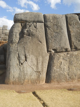 Cusco Sacsayhuam�n, Mauer mit geschnittenen Steine, Detail 9