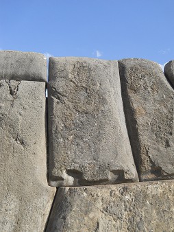 Cusco Sacsayhuam�n, Mauer mit geschnittenen Steine, Detail 10