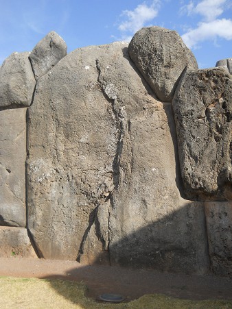 Cusco Sacsayhuam�n, gigantische Zickzackmauer, ein Gigastein