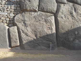 Cusco Sacsayhuam�n, Mauer mit geschnittenen Steinen, Detail 26