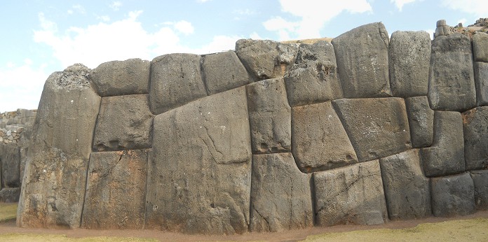 Cusco Sacsayhuam�n, muro en zigzag foto panorama 01