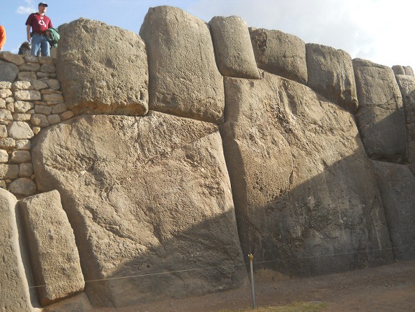 Cusco Sacsayhuam�n, muro con piedras cortadas, detalle 27