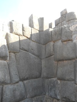 Cusco, Sacsayhuam�n, erste Terrassenstufe, Mauer 08, Inneneckbereich 02