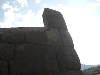 Cusco, Sacsayhuam�n, erste Terrassenstufe, geschnittene Steine 02