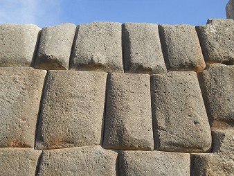 Cusco, Sacsayhuam�n, erste Terrassenstufe, Mauer mit vielen rechteckigen Steinen - Detail 11