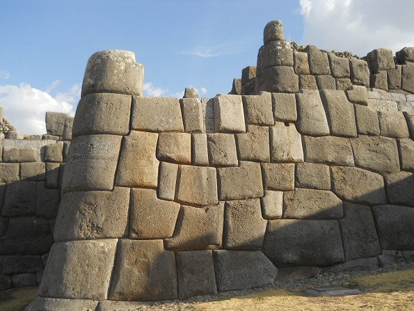Cusco, Sacsayhuam�n, erste Terrassenstufe, Mauer mit Vielecksteinen