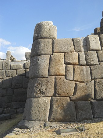 Cusco, Sacsayhuam�n, erste Terrassenstufe, Mauer mit Vielecksteinen - Ausseneckbereich, Nahaufnahme