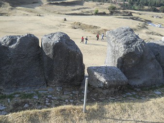Cusco, Sacsayhuam�n, erste Terrassenstufe, Kronsteine 02