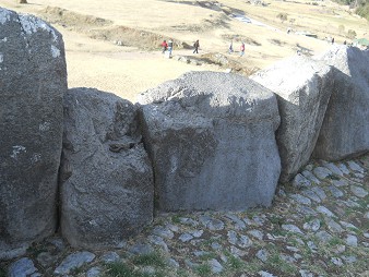 Cusco, Sacsayhuam�n, erste Terrassenstufe, Kronsteine 03