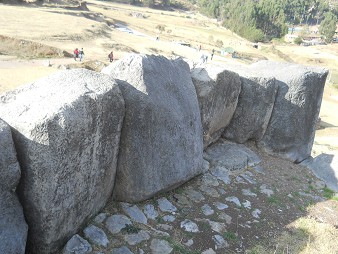 Cusco, Sacsayhuam�n, erste Terrassenstufe, Kronsteine 04