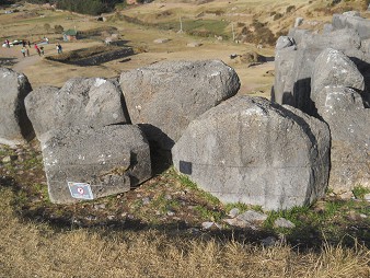 Cusco, Sacsayhuam�n, erste Terrassenstufe, Kronsteine 07