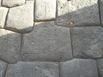 Cusco, Sacsayhuam�n, erste Terrassenstufe, Inneneckbereich 03 mit Vielecksteinen - Detail 14