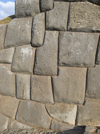 Cusco, Sacsayhuam�n, erste Terrassenstufe, Mauer mit einem Stein mit langer Kurve