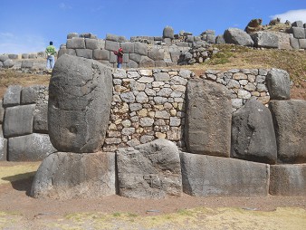 Sacsayhuam�n, zweite Terrassenstufe: Unvollst�ndige Mauern 9