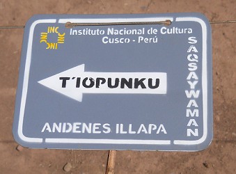 Sacsayhuam�n, Wegweiser nach T'Iopunku