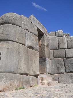 Sacsayhuam�n, T'iopunku auf der dritten Terrassenstufe, Geb�udebauten
