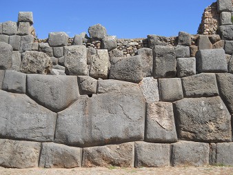 Sacsayhuam�n, T'iopunku auf der dritten Terrassenstufe, Mauern 02
