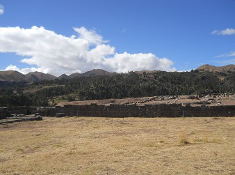 Sacsayhuam�n (Cusco), vierte Terrassenstufe, eine lange Mauer 1