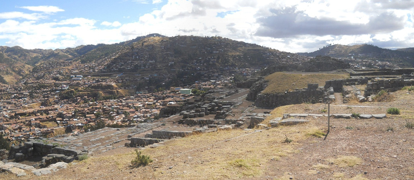 Sacsayhuam�n (Cusco), vierte Terrassenstufe, Sicht auf Cusco, Panorama