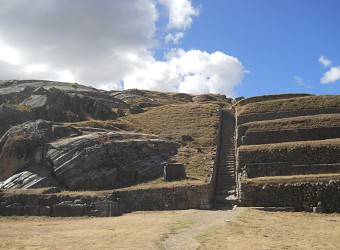 Sacsayhuam�n (Cusco), der abgeflachte H�gel, die Treppe