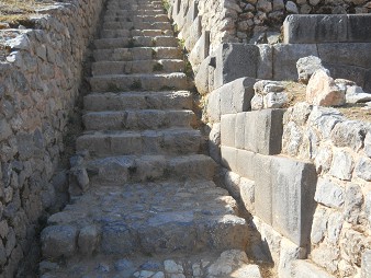 Sacsayhuam�n (Cusco), die Treppe auf den abgeflachten H�gel 01