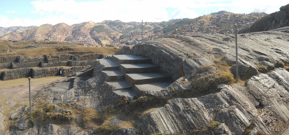 Sacsayhuam�n (Cusco), der gigantische Mehrfachthron auf dem abgeflachten H�gel, Panorama