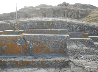 Sacsayhuam�n (Cusco), der gigantische Thron auf dem abgeflachten H�gel, Nahaufnahmen frontal  03