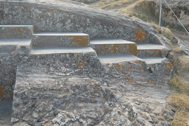 Sacsayhuam�n (Cusco), der gigantische Thron auf dem abgeflachten H�gel, Details 3+4, panorama