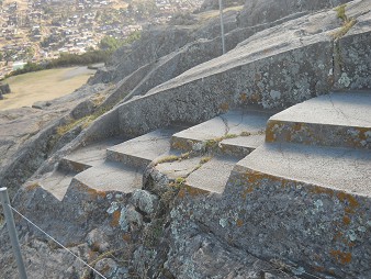 Sacsayhuam�n (Cusco), der gigantische Thron auf dem abgeflachten H�gel, Details der linken Seite 01
