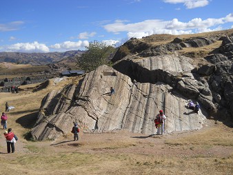 Sacsayhuam�n (Cusco), Rutschbahnen 03