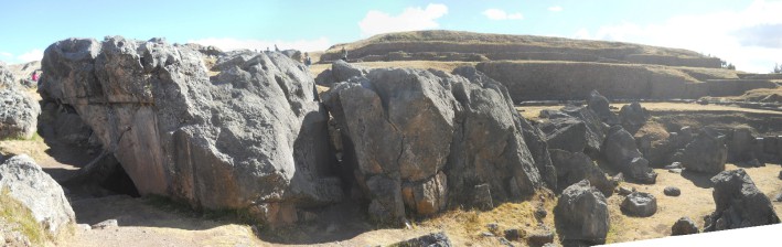 Sacsayhuam�n (Cusco), grosser Steinbruch, die umgedrehte Treppe, Panoramafoto