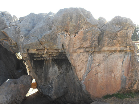 Sacsayhuam�n (Cusco), grosser Steinbruch, der Fels mit der umgekehrten Treppe und Thron
