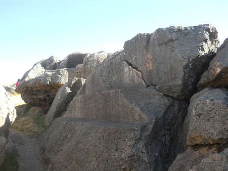 Sacsayhuam�n (Cusco), grosser Steinbruch, grosser Thron in Stein gehauen 02