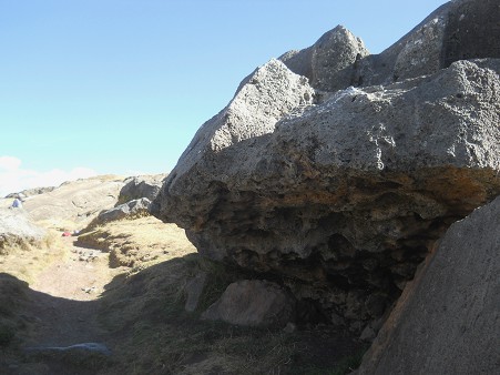 Sacsayhuam�n (Cusco), grosser Steinbruch, geschmolzener Stein