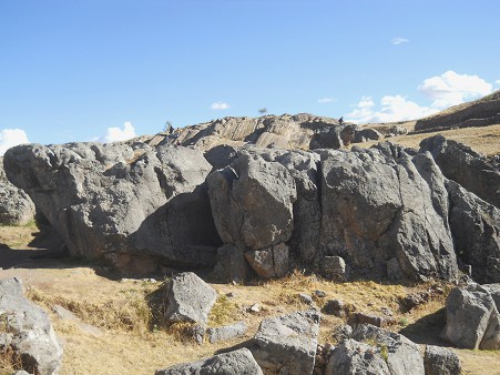 Sacsayhuam�n (Cusco), big quarry, group of giant stones with cuts and thrones 02