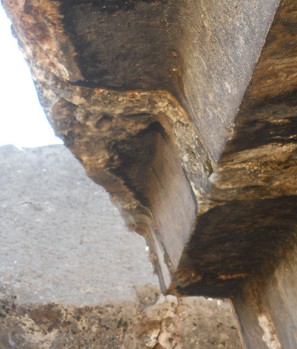 Sacsayhuam�n (Cusco), big quarry, stairs turned over in the corridor, the surface of the stairs, zoom 03