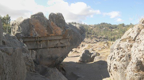 Sacsayhuam�n (Cusco), big quarry, the rock with stairs overthrown turned over upside down , panorama