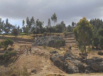 Der Treppen- und
              Thronfelsen "Chinchana grande" (Treppenfelsen)