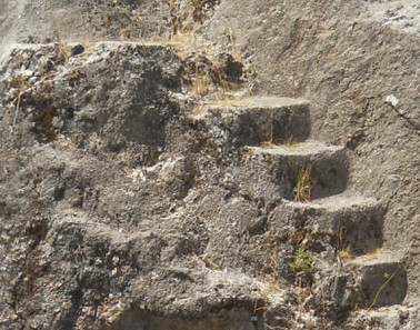 Der Treppen- und Thronfelsen "Chinchana grande" (Treppenfelsen), Detail 2: Nahaufnahme der Treppe