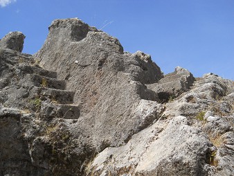 Der Treppen- und Thronfelsen "Chinchana grande" (Treppenfelsen) Teil 1: Treppe 2 Nahaufnahme