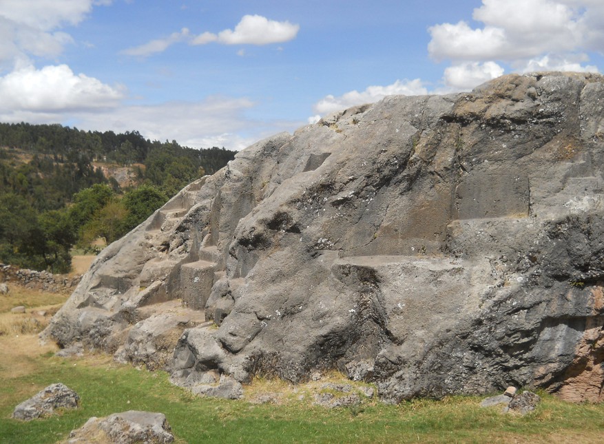 Details vom Treppen- und Thronfelsen "Chinchana grande", Ansicht 3-1 mit vielen Thronen
