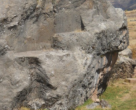 Details vom Treppen- und Thronfelsen "Chinchana grande", Ansicht 3, grosse Schnitte der grossen Thronfl�chen, Nahaufnahme 02