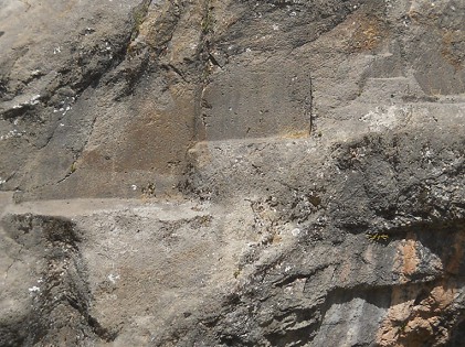 Details vom Treppen- und Thronfelsen "Chinchana grande", Ansicht 3, grosse Schnitte der grossen Thronfl�chen, Nahaufnahme 03
