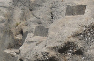 Cusco Sacsayhuam�n, Treppen- und Thronfelsen "Chinchana grande", Einzelpodeste 01