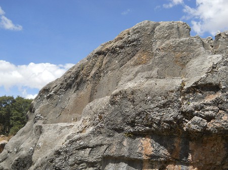 Details from the rock of stairs and thrones "Chinchana grande", view 3, big cuts of the big thrones - lateral view