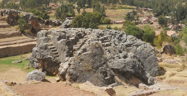 The rock of stairs and thrones "Chinchana grande" (rock of stairs), panorama 02, zoom