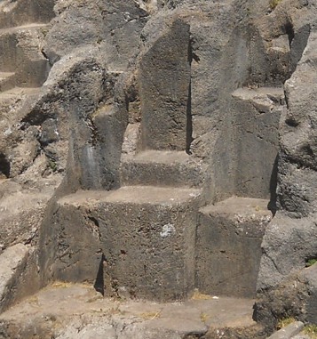 Cusco Sacsayhuam�n, rock of stairs and thrones "Chinchana grande", multiple throne 3