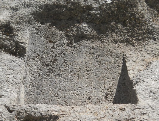 Cusco Sacsayhuam�n, rock of stairs and thrones "Chinchana grande", singular throne - zoom
