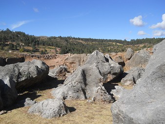 Cusco Sacsayhuam�n 10, Chaosbereich, gewellte, geschmolzene Steine 02
