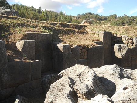 Cusco Sacsayhuam�n 10, Chaosbereich, gewellte, geschmolzene Steine 04